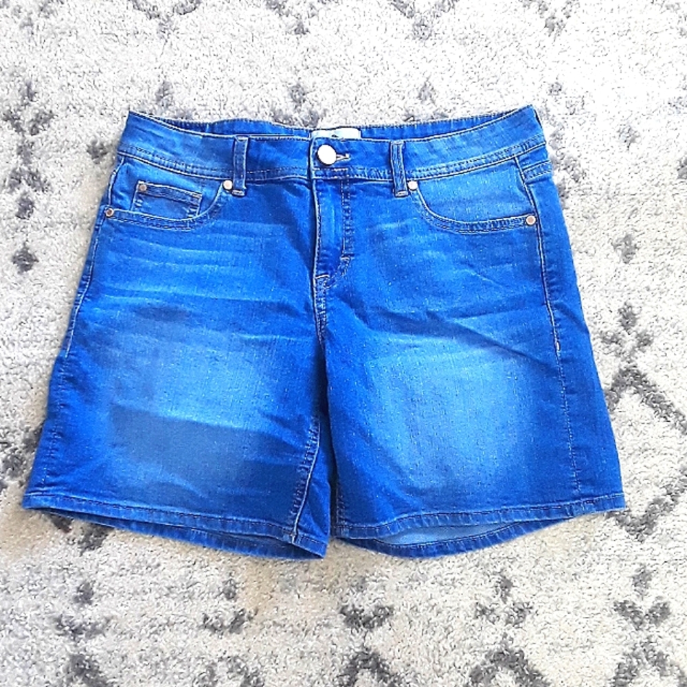 Jordache - Blue Denim Jean-Shorts - Size 6
